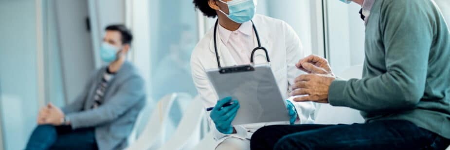 O que faz um médico